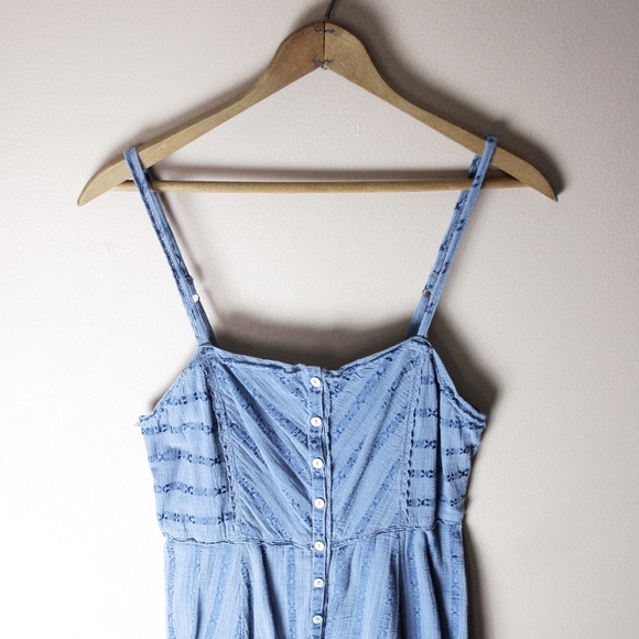 UO // Sleeveless Gauze Fit and Flare Sundress - Picture 2 of 6